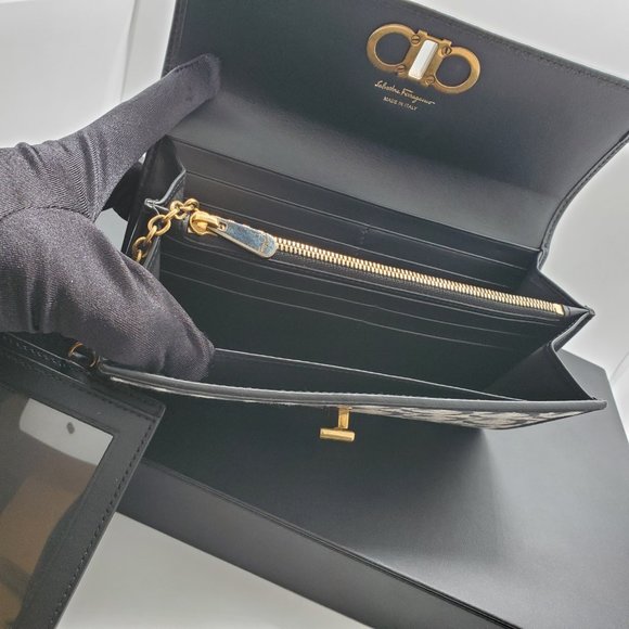 Salvatore Ferragamo Wallet - Picture 8 of 12